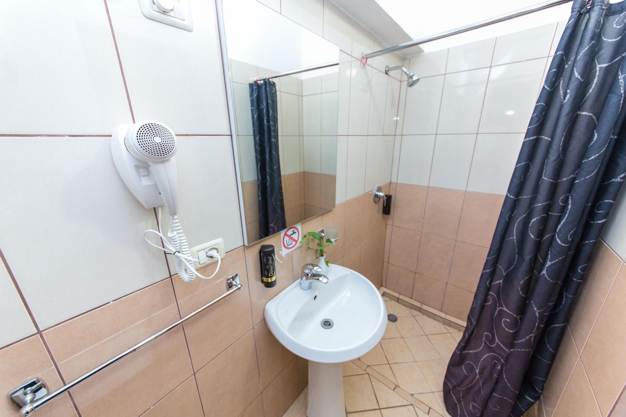 Hotel Baron Tiranë Ngoại thất bức ảnh